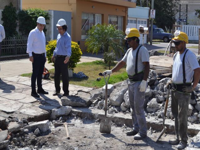 Obras de bacheo en barrio Consolata
