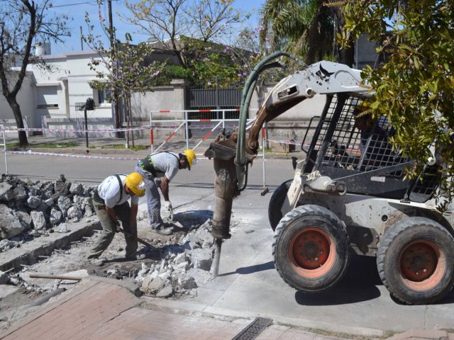 Obras de bacheo en barrio Consolata