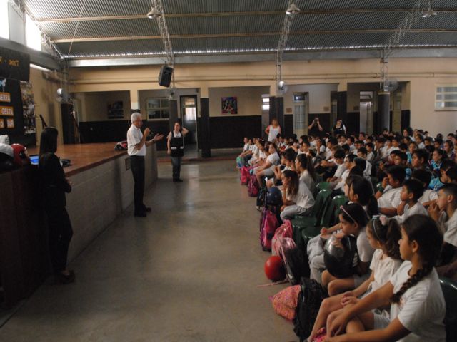 El intendente García Aresca participó de charla por uso del casco en la escuela Julio A. Roca 