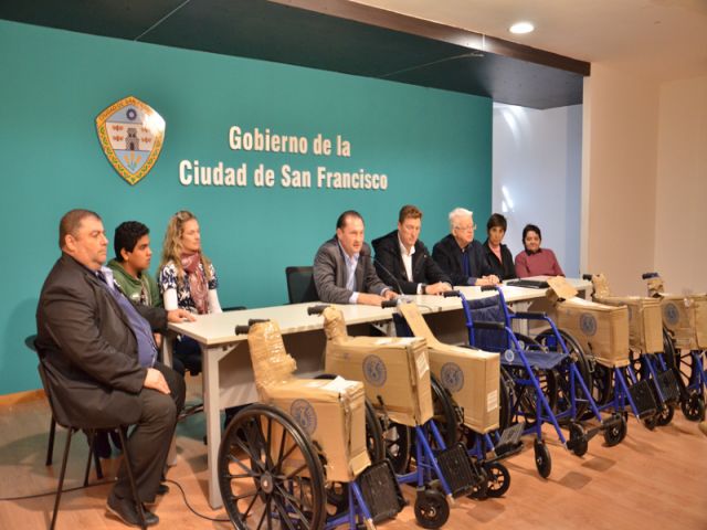 ACARA donó 7 sillas de ruedas para instituciones de la ciudad