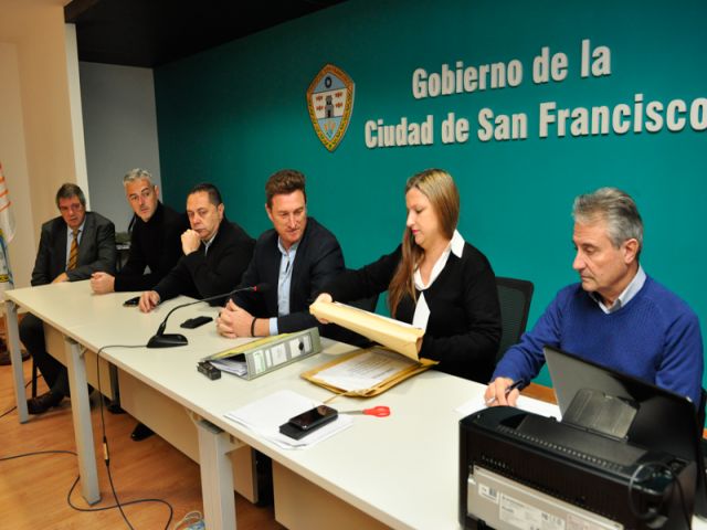 El intendente García Aresca participó de apertura de sobres para licitar obras en el loteo LOTENGO 