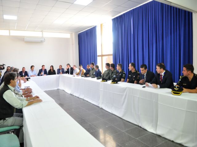 García Aresca entregó dos motos para FPA y Policía Municipal y encabezó reunión del Consejo de Seguridad