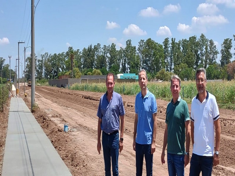 Continúa avanzando la obra de pavimentación del camino principal a Plaza San Francisco 