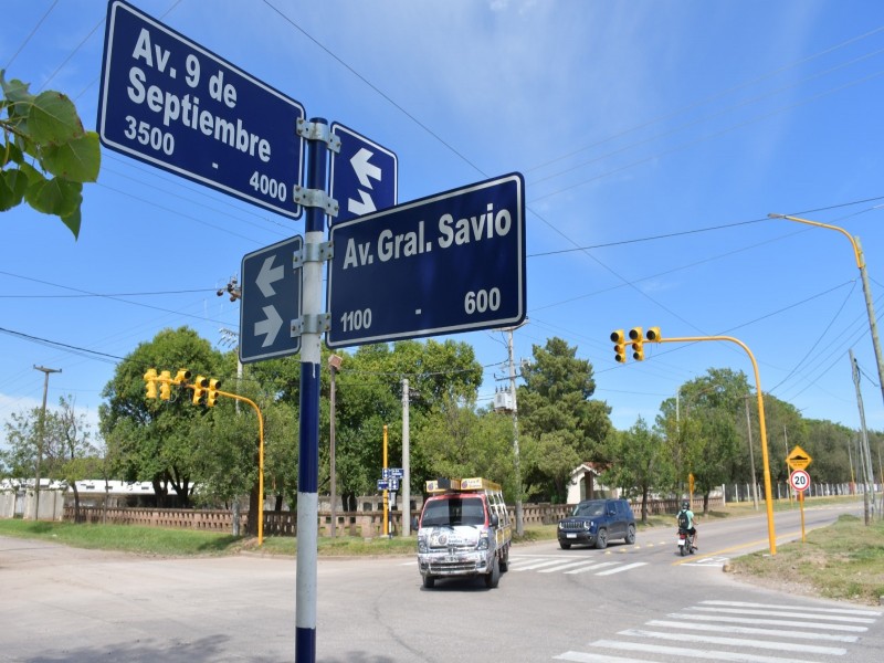 Bernarte dejó habilitado el nuevo semáforo de Av. 9 de Septiembre y Av. Savio 
