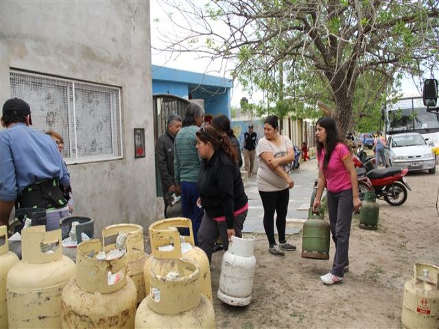 Segunda entrega de garrafas sociales en la ciudad
