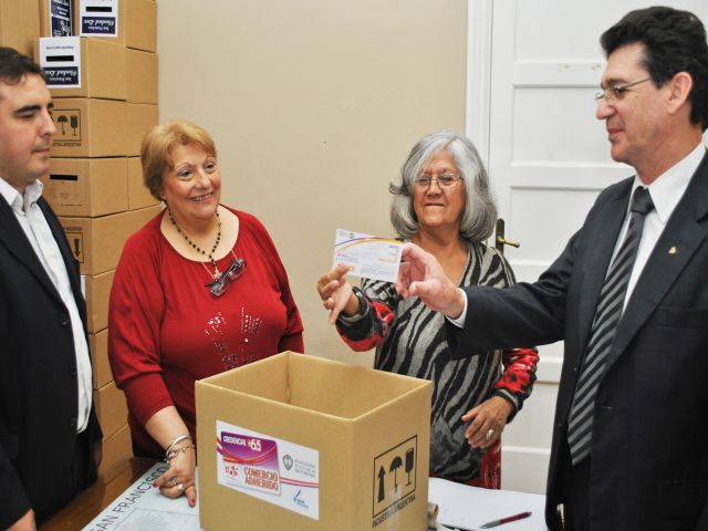 Se realizó el sorteo Promoción Día del Adulto Mayor