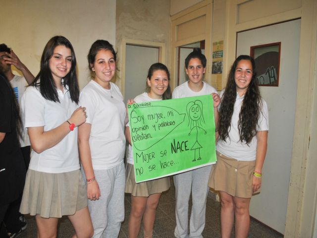 Charla de prevención sobre violencia en el noviazgo en IPEM 315