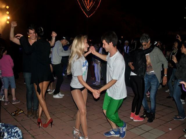Un sábado a puro ritmo de bachata en la ciudad