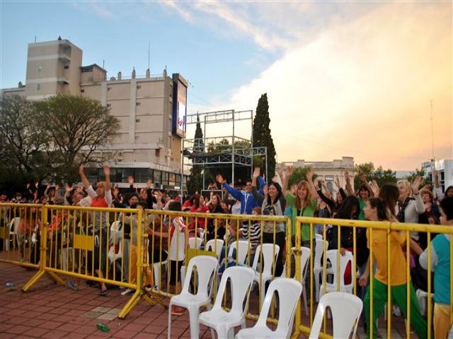 Un sábado a puro ritmo de bachata en la ciudad