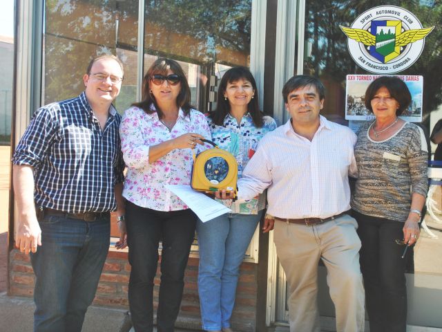 El municipio entregó cardiodesfibrilador al Sport Automóvil Club
