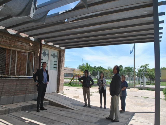 García Aresca recorrió las escuelas José M. Paz y José B. Iturraspe