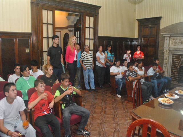 García Aresca recibió a deportistas de Juegos Deportivos Adaptados   