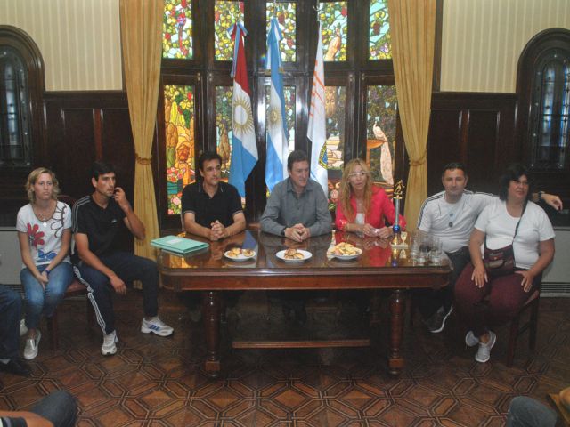 García Aresca recibió a deportistas de Juegos Deportivos Adaptados   