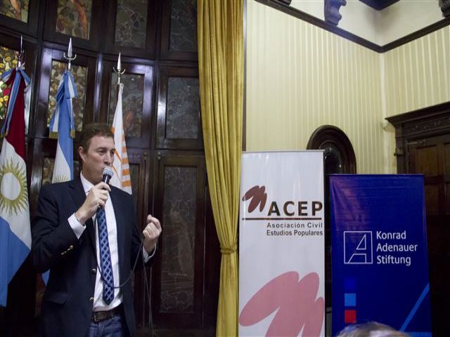 Entrega de certificados a 44 egresados del Diplomado en Gestión Pública