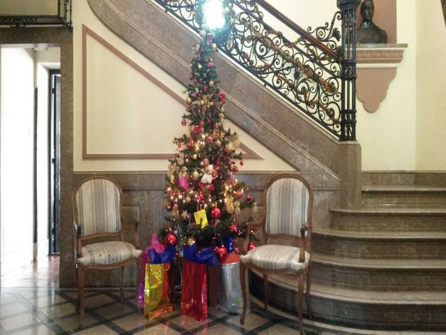 El Palacio Municipal ornamentado para las Fiestas