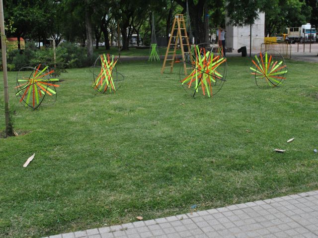 La Escuela Provincial de Bellas Artes se suma a la ornamentación navideña de la ciudad