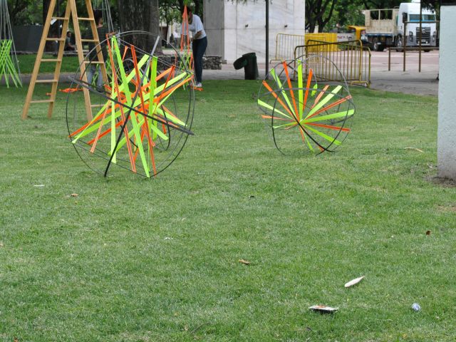 La Escuela Provincial de Bellas Artes se suma a la ornamentación navideña de la ciudad
