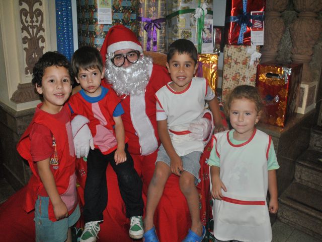 Más de 150 niños visitaron a  Papá Noel   