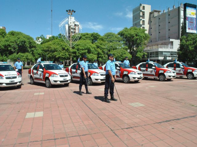 Se entregaron nuevos móviles policiales