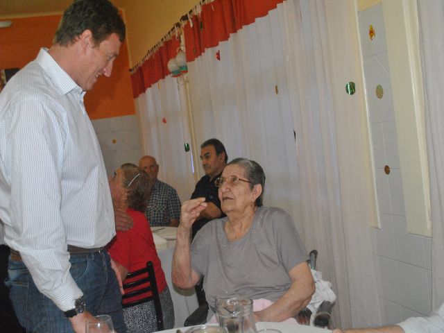 Almuerzo  de fin de año con los abuelos del Hogar de Ancianos Enrique J. Carrá