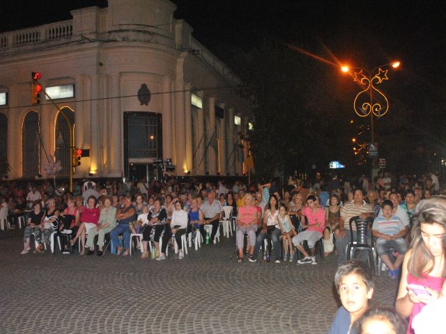 Gran concurrencia en la tercera noche de la Peatonal San Francisco