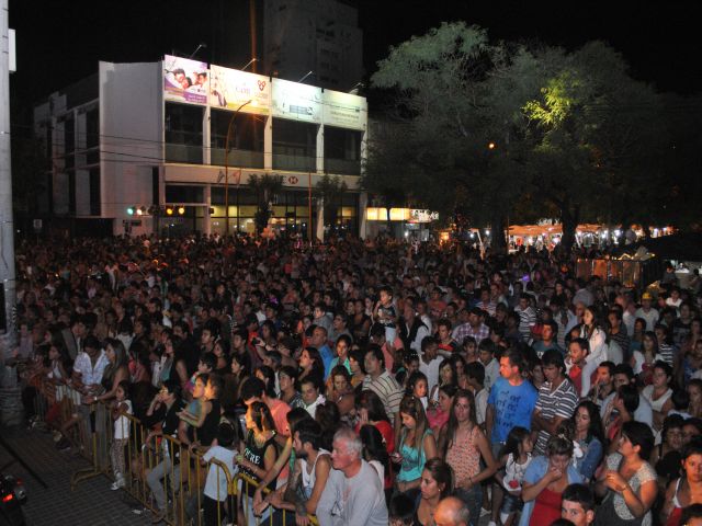 Con una multitudinaria concurrencia de público finalizó el ciclo de Peatonal 