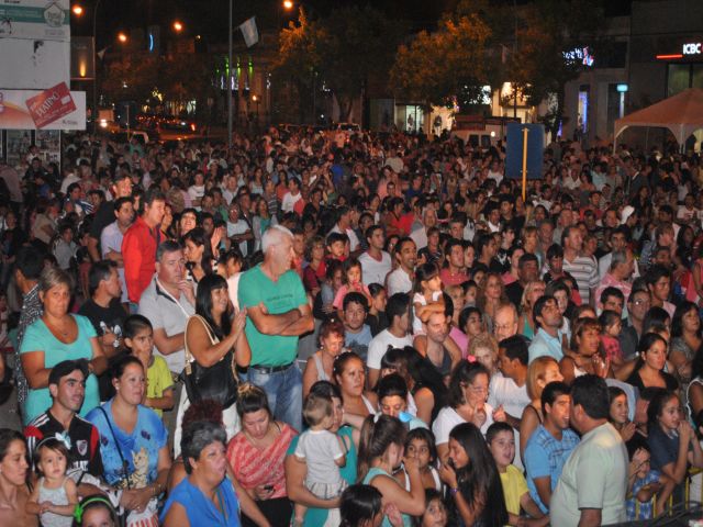 Con una multitudinaria concurrencia de público finalizó el ciclo de Peatonal 