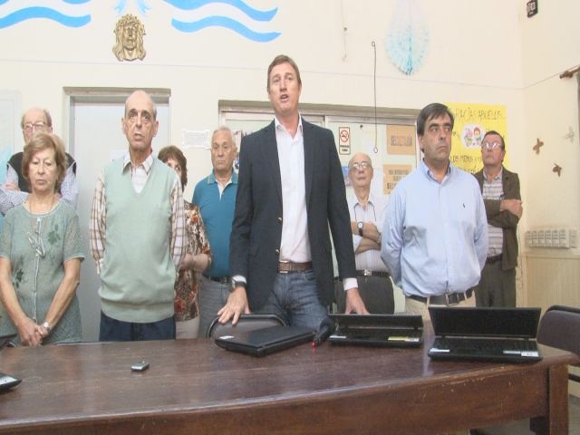 García Aresca dio inicio al curso de computación para adultos mayores