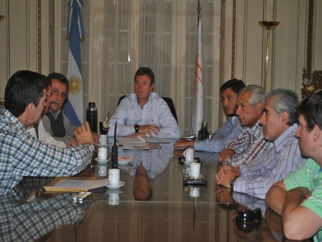 García Aresca se reunió con miembros de la Sociedad de Bomberos Voluntarios