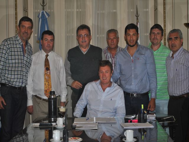 García Aresca se reunió con miembros de la Sociedad de Bomberos Voluntarios