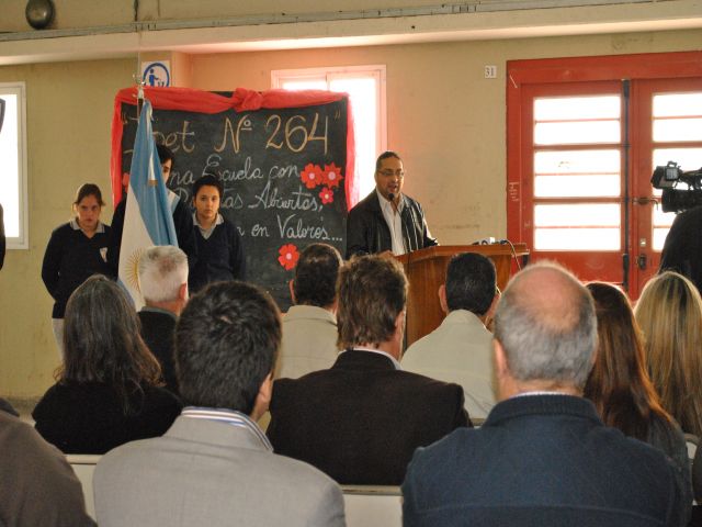 García Aresca inauguró cerramiento perimetral del IPET 264 Teodoro Astegiano