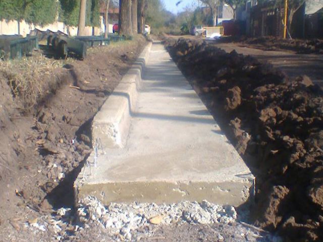 Se realiza obra de cordón cuneta en barrio El Prado