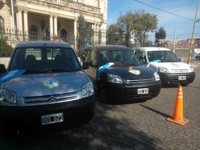 Suman tres vehículos a la flota municipal