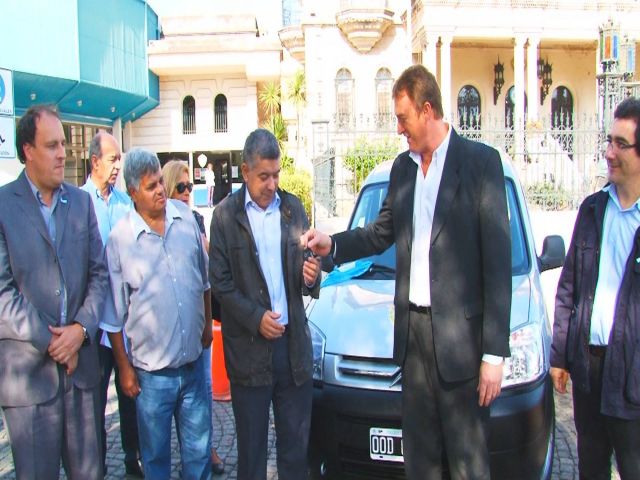 Suman tres vehículos a la flota municipal