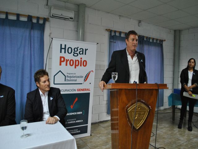 García Aresca entregó 40 nuevas escrituras sociales