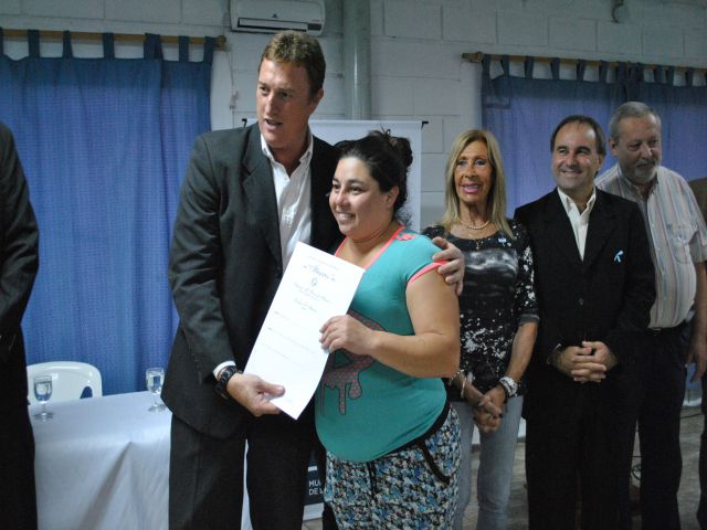 García Aresca entregó 40 nuevas escrituras sociales
