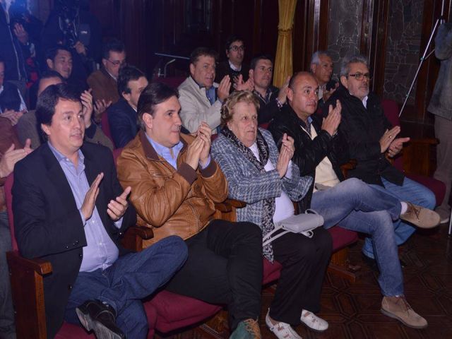 La provincia entregó maquinaria, aportes y se firmó convenio para la ciudad