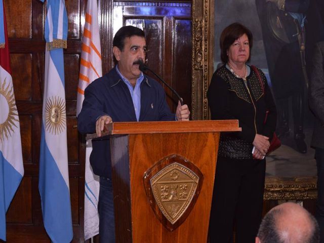 La provincia entregó maquinaria, aportes y se firmó convenio para la ciudad