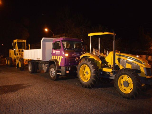 La provincia entregó maquinaria, aportes y se firmó convenio para la ciudad