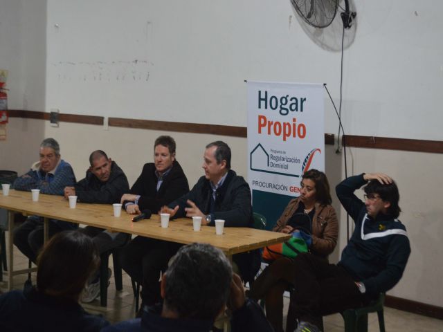 Nueva reunión para que vecinos obtengan escrituras traslativa de dominio