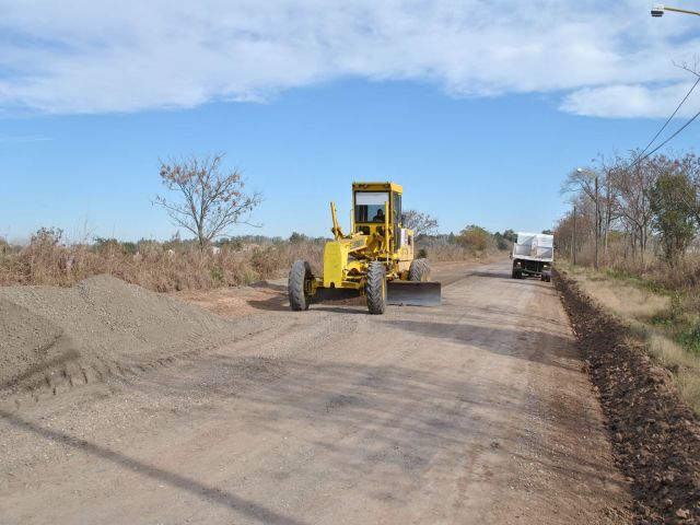 La Secretaría de Serv. Públicos sigue trabajando en el mejorado de Av. Juan de Garay