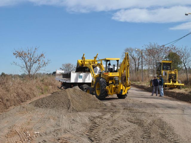 La Secretaría de Serv. Públicos sigue trabajando en el mejorado de Av. Juan de Garay