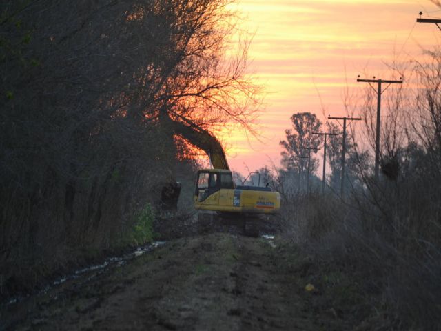 Llaryora supervisó obras pluviales al norte de la ciudad