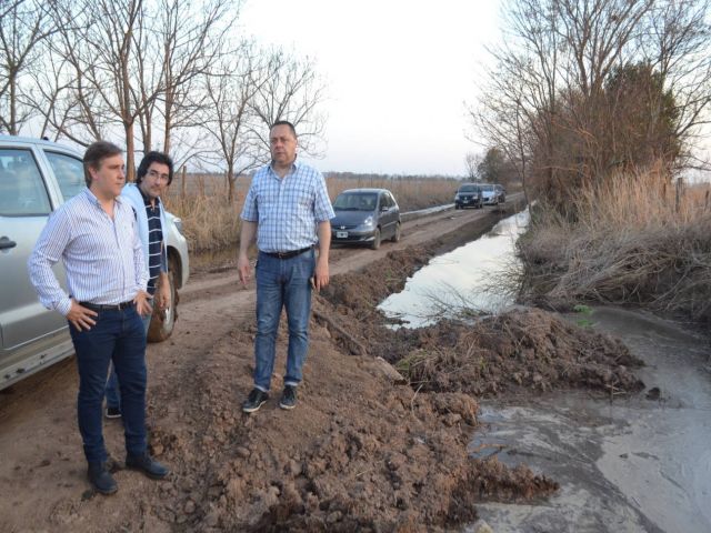 Llaryora supervisó obras pluviales al norte de la ciudad