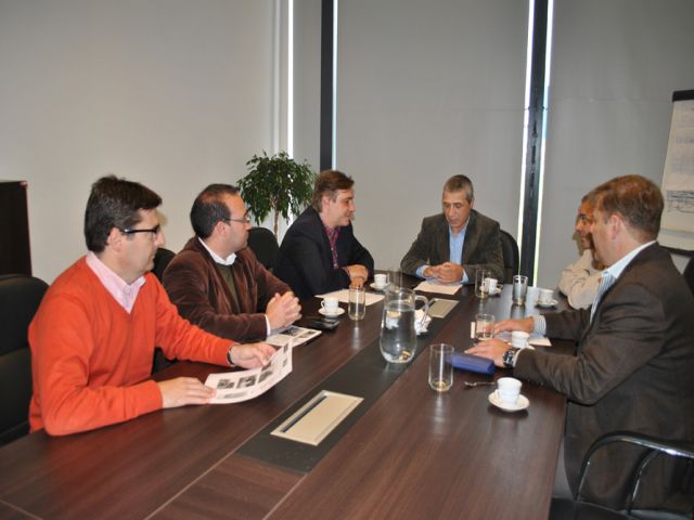 Llaryora se reunió con integrantes del Parque Industrial