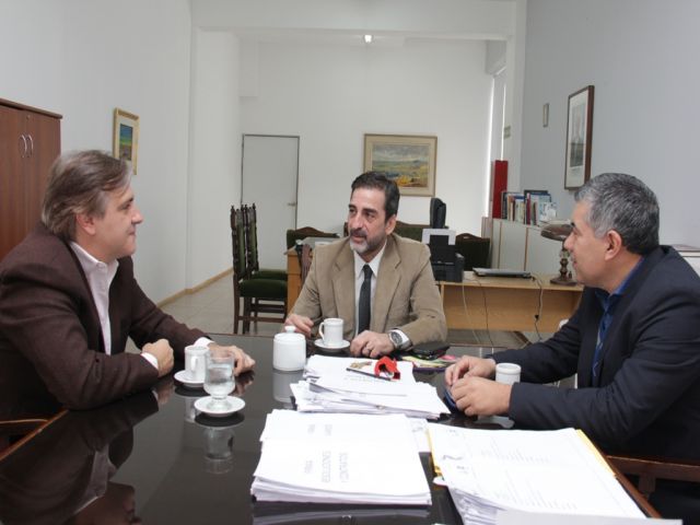 Llaryora estuvo en la Agencia Córdoba Cultura