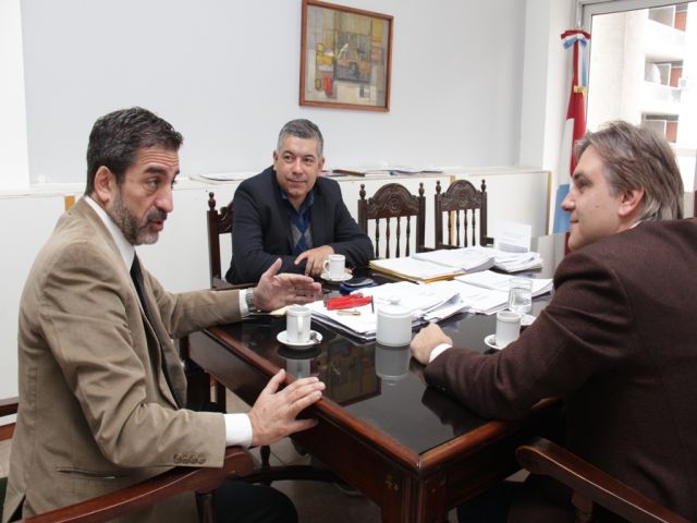 Llaryora estuvo en la Agencia Córdoba Cultura