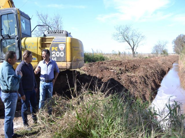 El intendente Llaryora supervisó obras hídricas en la ciudad