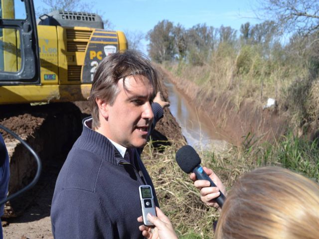 El intendente Llaryora supervisó obras hídricas en la ciudad