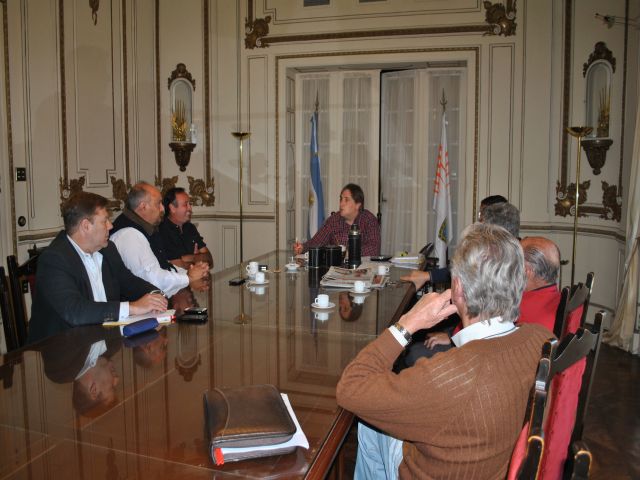 Llaryora estuvo con integrantes de la Sociedad Rural San Francisco